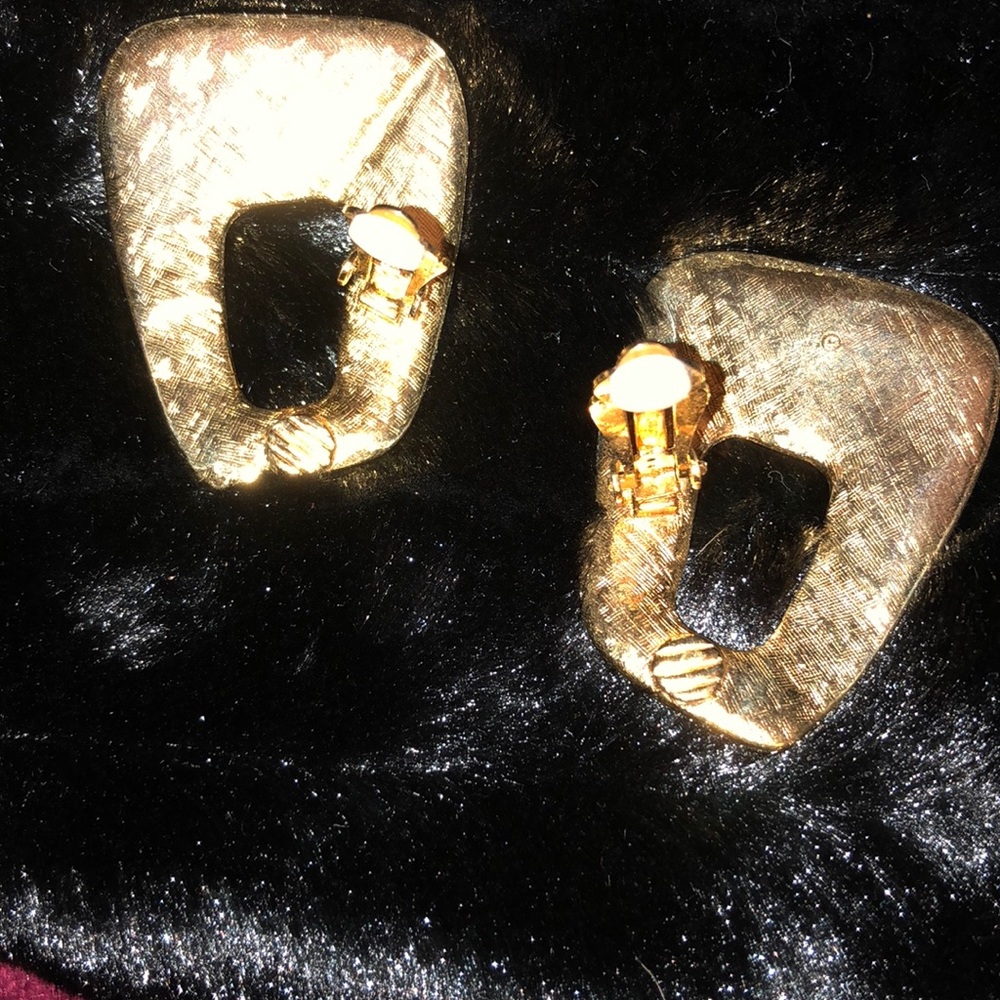 VINTAGE EARRINGS {Clip} - Picture 3 of 6